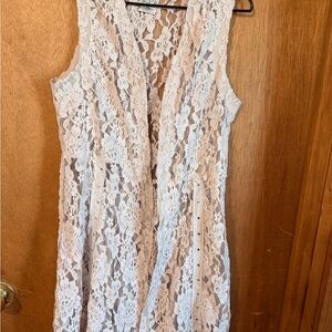 Vocal Cream Lace Sleeveless Vest